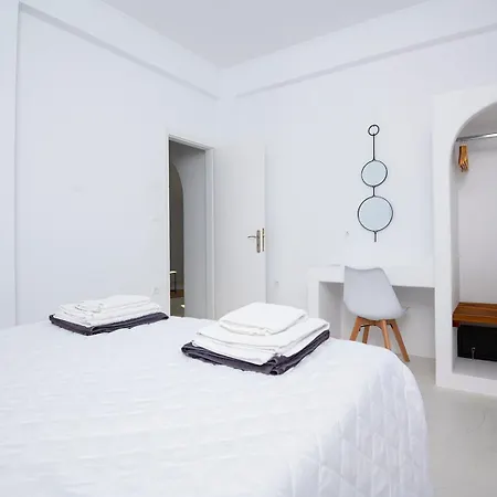 Leticia Santorini With Heated Jacuzzi