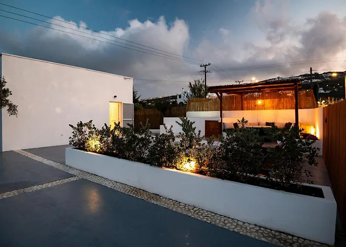 Leticia Santorini With Heated Jacuzzi