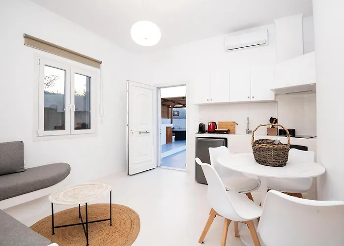 Leticia Santorini With Heated Jacuzzi Vúrvulosz