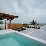 וילה Leticia Santorini With Heated Jacuzzi Vourvoúlos