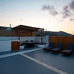 Leticia Santorini With Heated Jacuzzi