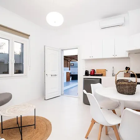 Leticia Santorini With Heated Jacuzzi Vourvoúlos