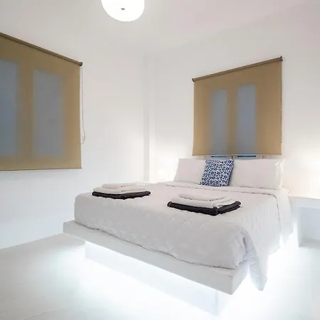 Leticia Santorini With Heated Jacuzzi *