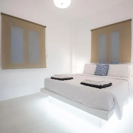 Leticia Santorini With Heated Jacuzzi *