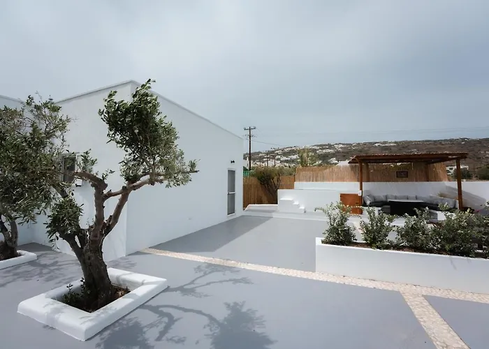 Leticia Santorini With Heated Jacuzzi