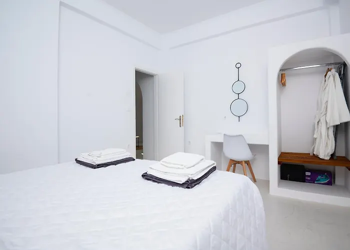 Leticia Santorini With Heated Jacuzzi