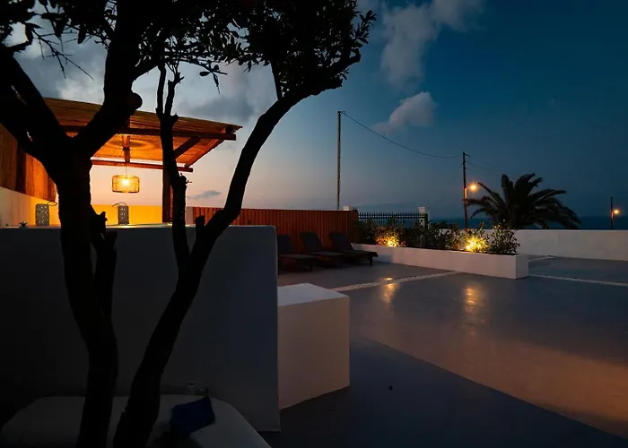 Villa Leticia Santorini With Heated Jacuzzi *