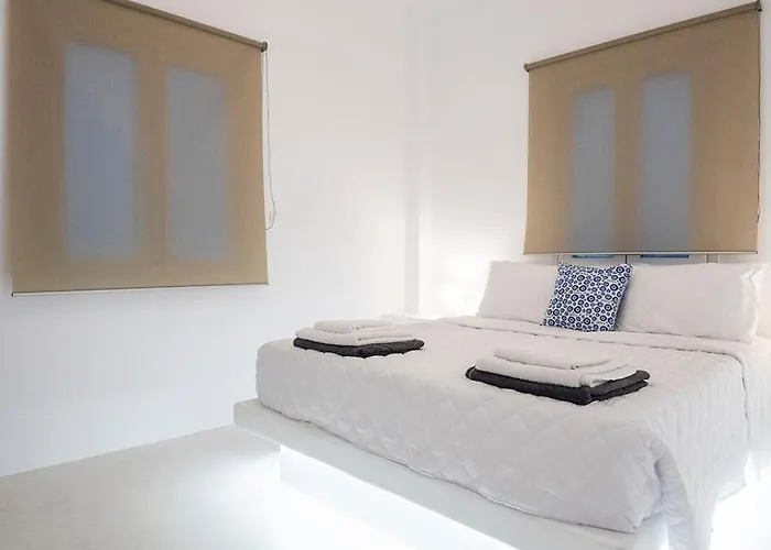 Leticia Santorini With Heated Jacuzzi *